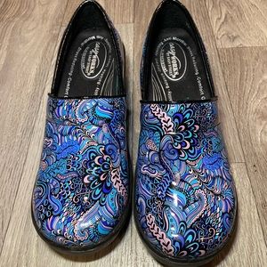 Easy Works by Easy Street Lyndee Slip-Resistant Patent Clogs